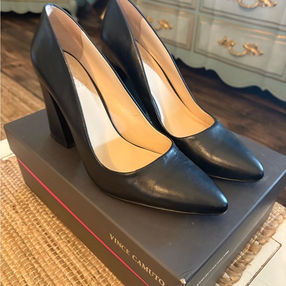Vince Camuto Classic Black Heels - Picture 4 of 9